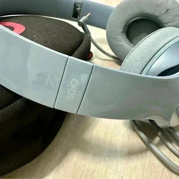 Beats by Dr. Dre Solo On-Ear Headphones‎ - Light Blue - Picture 4 of 16